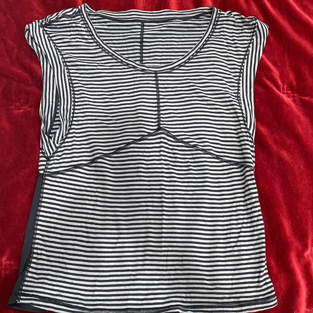Lululemon size 4 tank